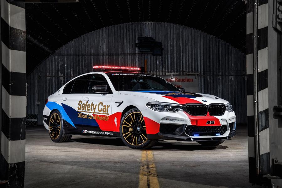  BMW M5 MotoGP Safety Car (F90) 2018 года  (фото 16 из 56)